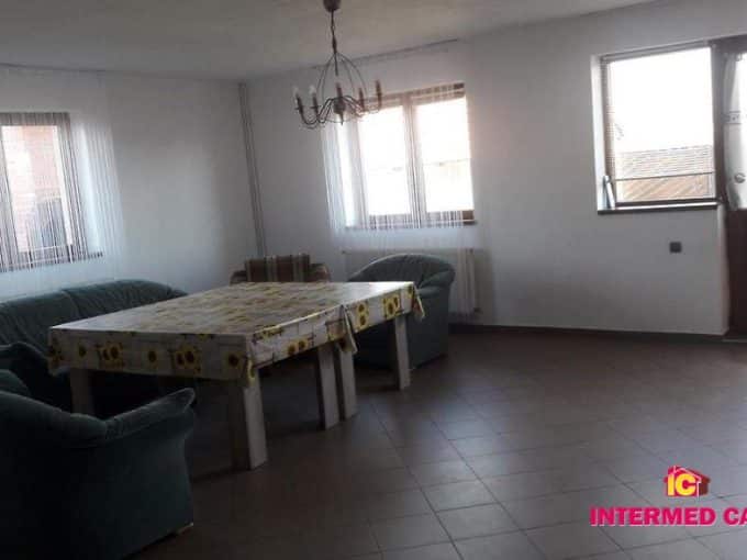 casă de închiriat Terezian Sibiu cu curte proprie și 6 camere
