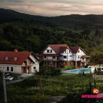 Pensiune de vânzare Cisnădioara cu piscină - Vedere exterioară imobil și grădină