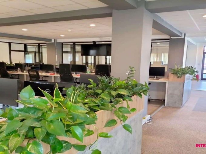 Vedere exterioara imobil vanzare spatiu comercial si birouri Sibiu.