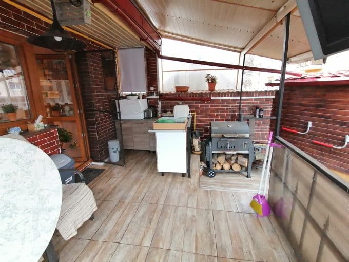 Casă individuală de vânzare Rahovei Sibiu vedere exterioară și curte privată