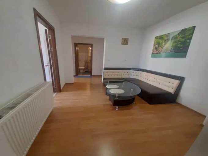 Apartament 3 camere Mihai Viteazul Sibiu - Vedere interior living mobilat și utilat.