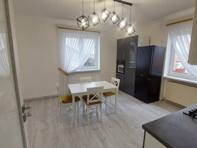 Apartament 3 camere zona Milea Sibiu la casa interior renovat complet 2025
