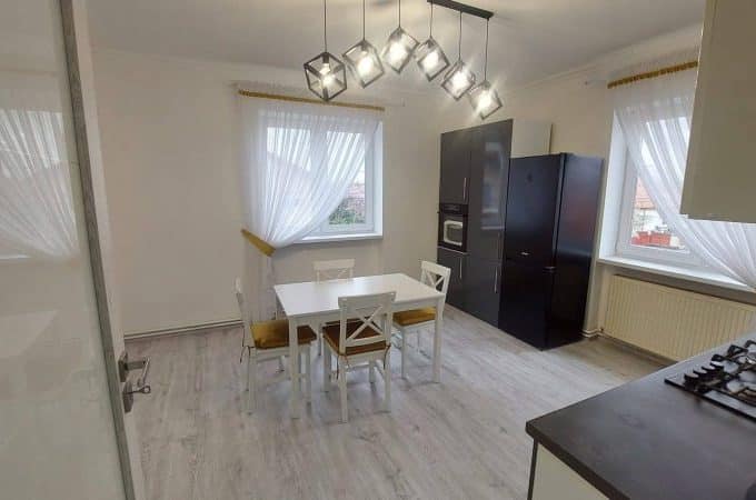 Apartament 3 camere zona Milea Sibiu la casa interior renovat complet 2025