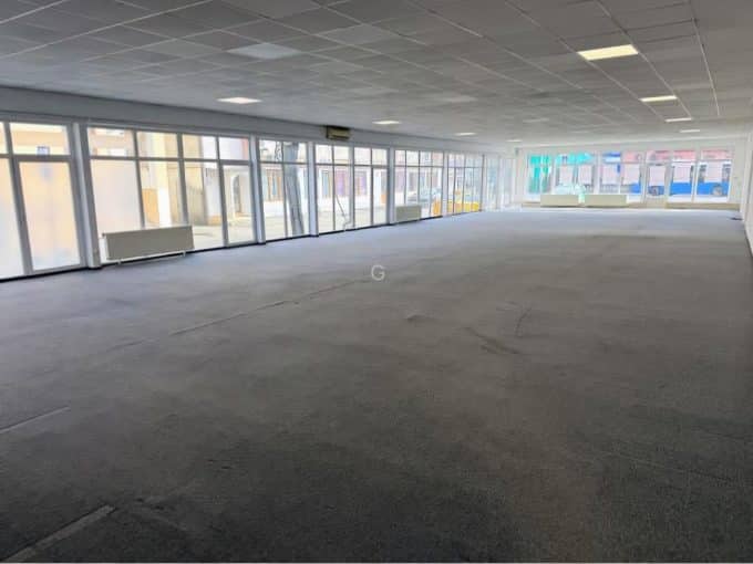 spatiu comercial inchiriere zona centrala Sibiu vitrina 30 metri